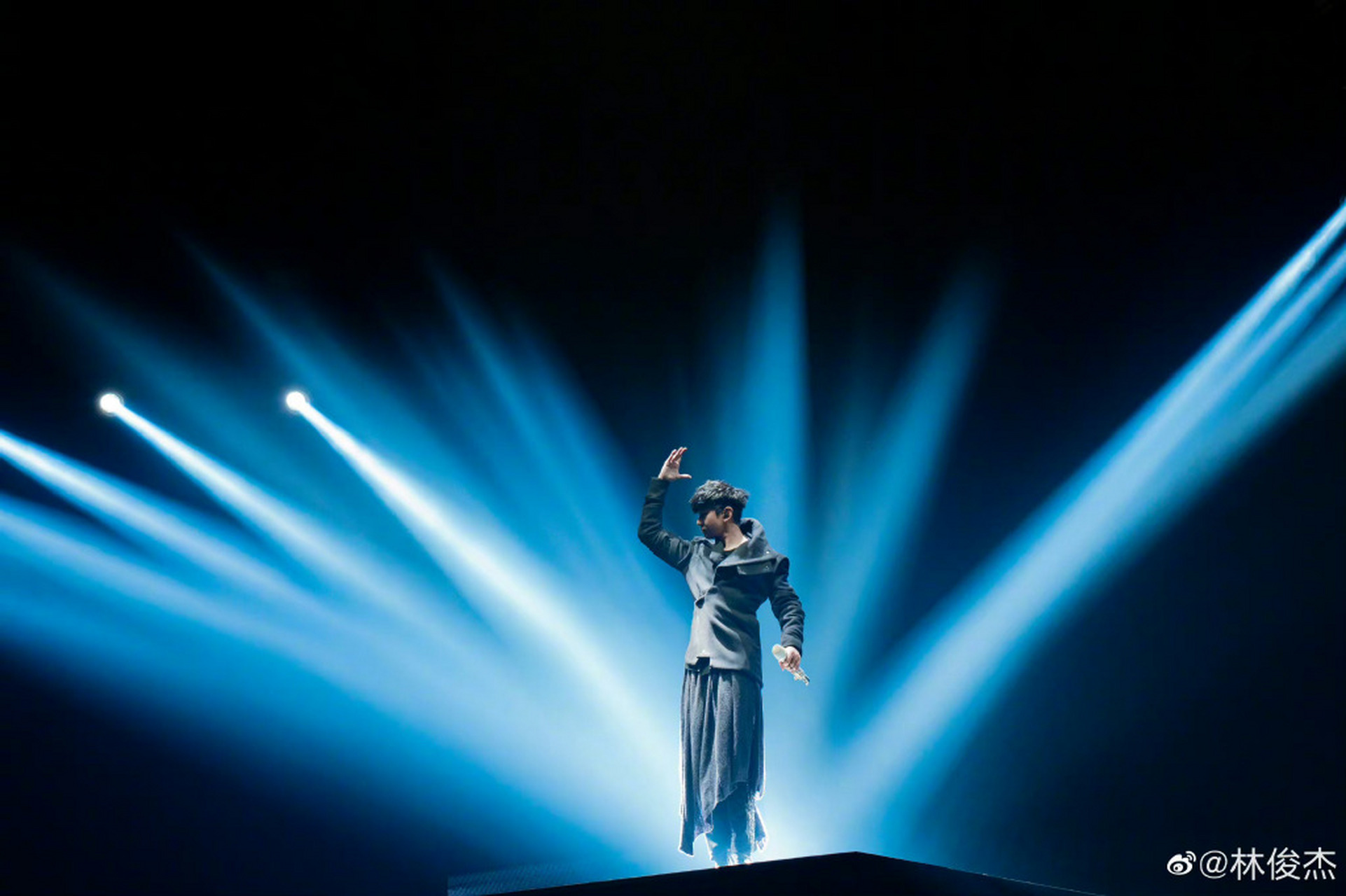 林俊杰jj20演唱会北京站加场了,鸟巢连唱3天  另外,今晚八点广州站