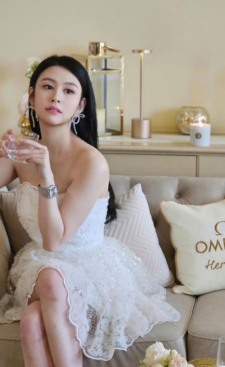 邱淑贞女儿沈月最新照片,好漂亮!很自然的美