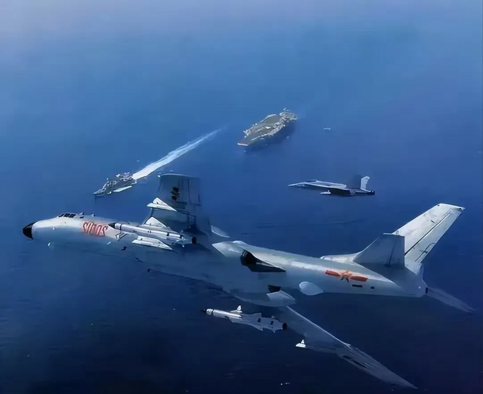 轰6k突防美国的里根号航空母舰,歼16d是立了大功的,歼16d是我国电子