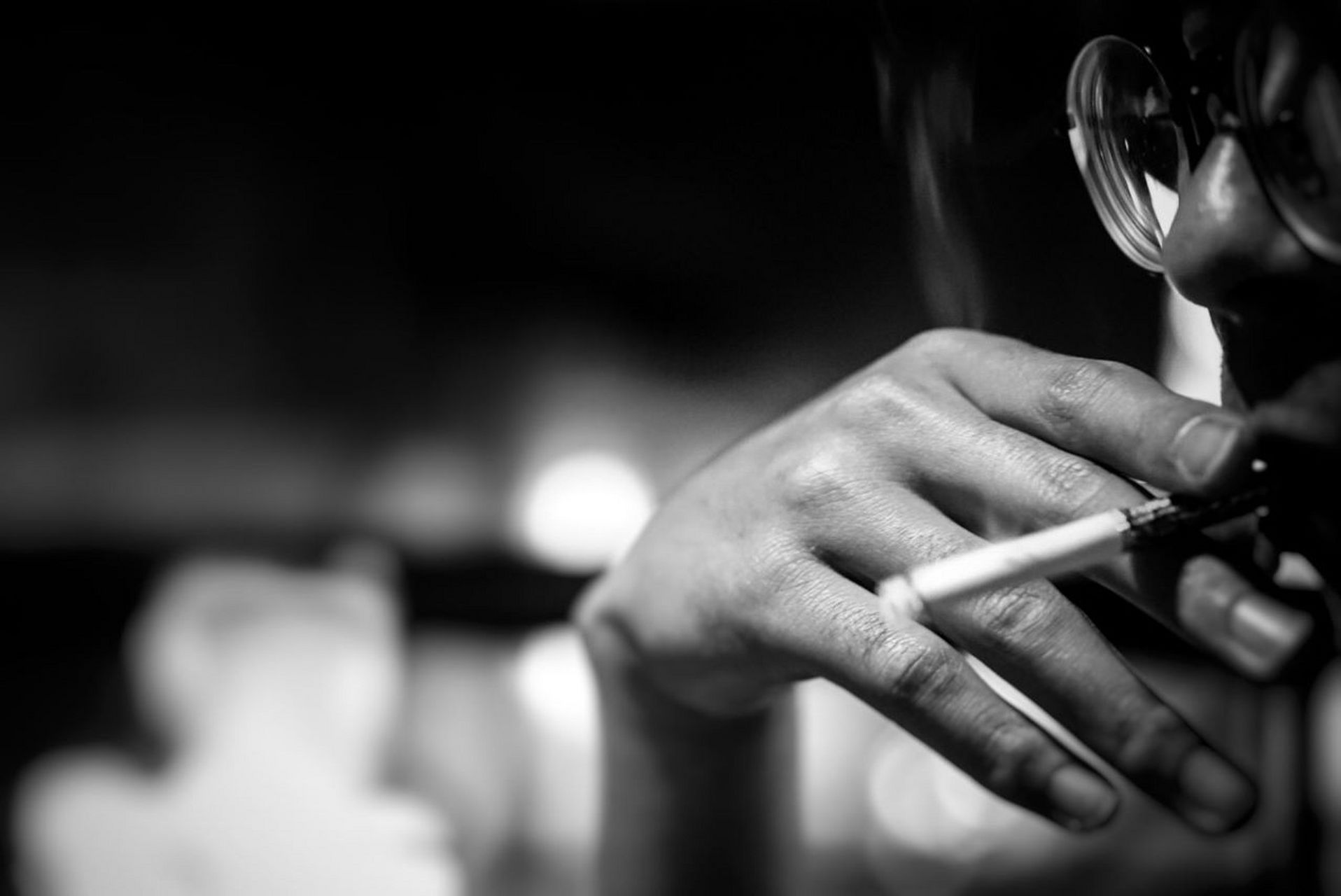 选择沉默,并不是每个人天性如此,而是明白了多说无益,祸从口出,沉默是