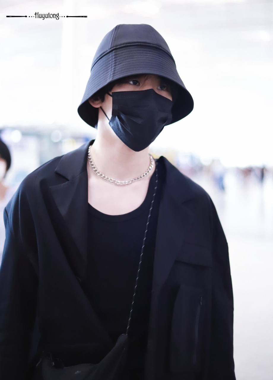 胡雨桐今天在机场的私人服务器上分享了.