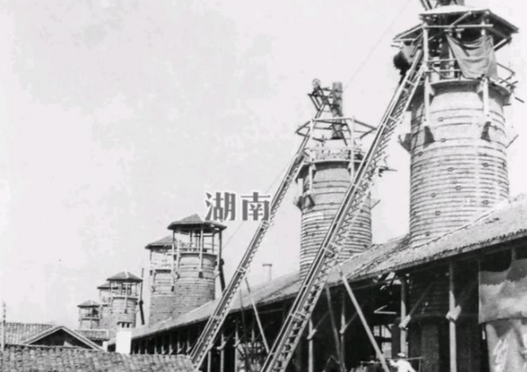 下图1958年娄底涟钢小高炉,当年娄底的重型工业!