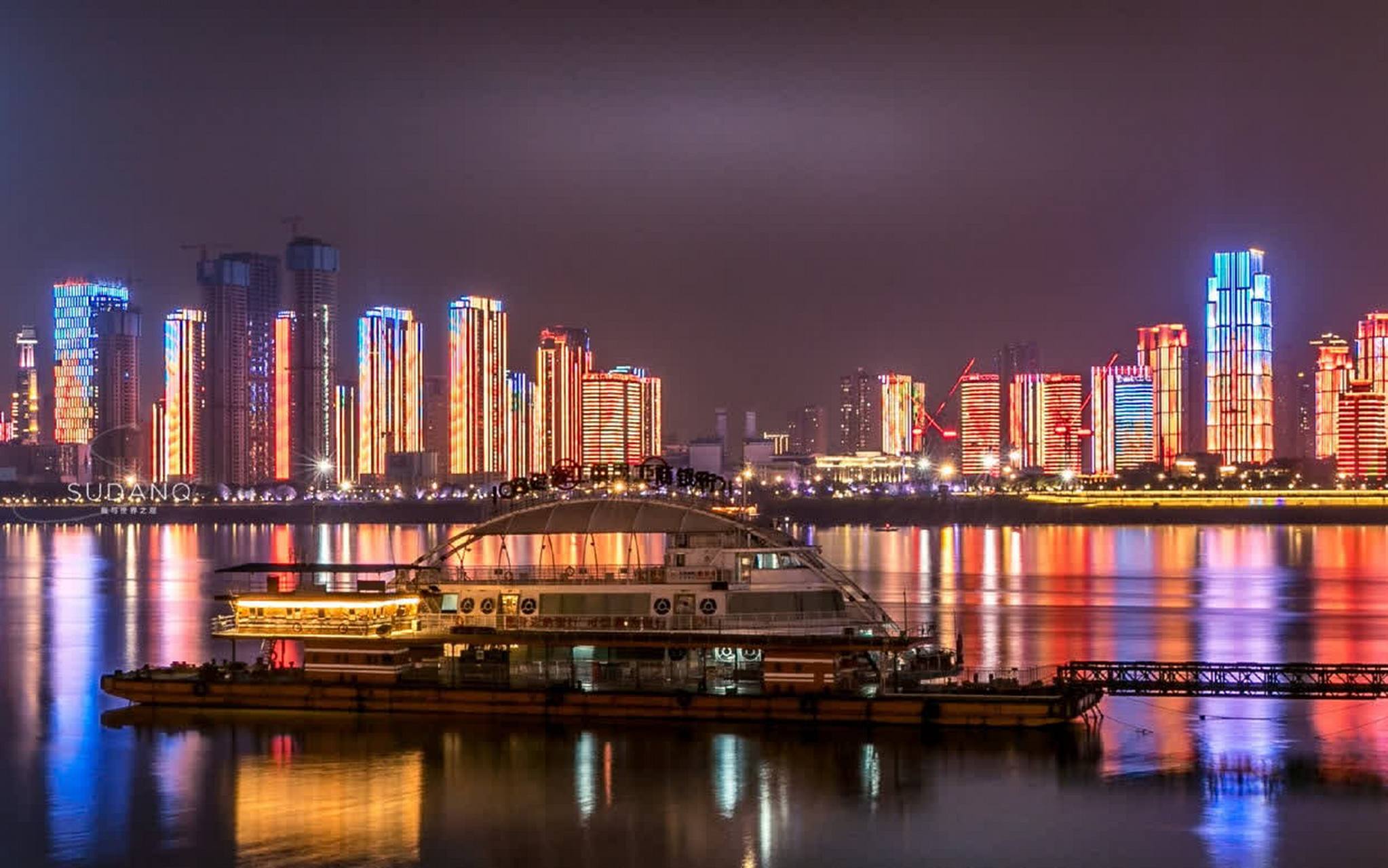 #宝湖北真美#   这种城市夜景(江景)在新一线城市是什么水平?    武汉