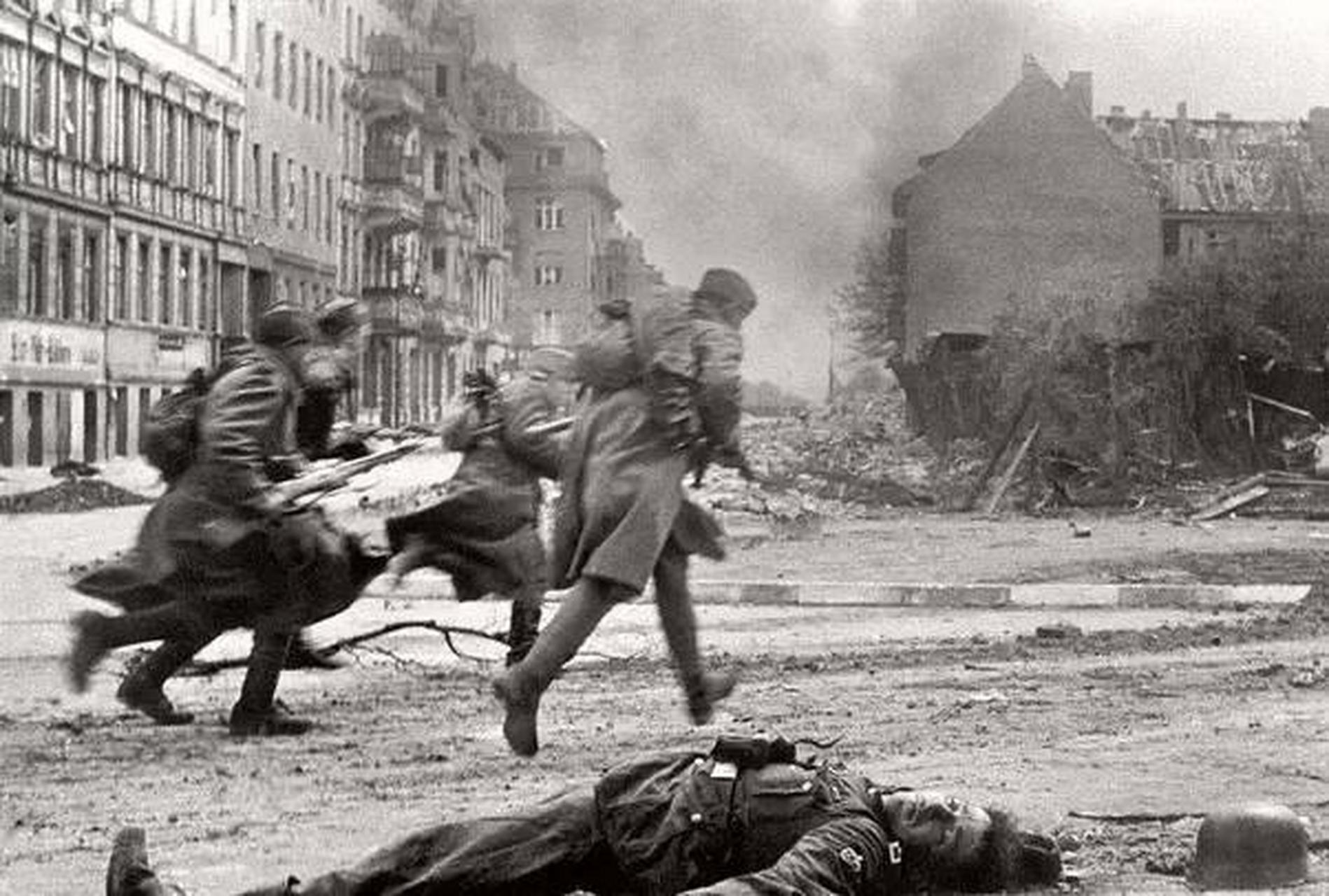 柏林之战中苏联阵亡了多少士兵?