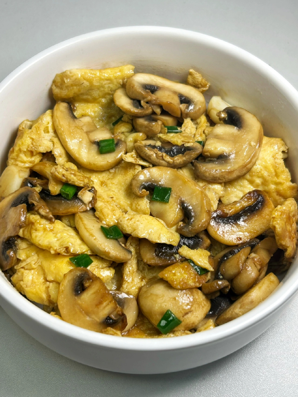 今日分享餐:口蘑炒鸡蛋[good] 口蘑跟鸡蛋搭配一起炒,鸡蛋吸收了口蘑