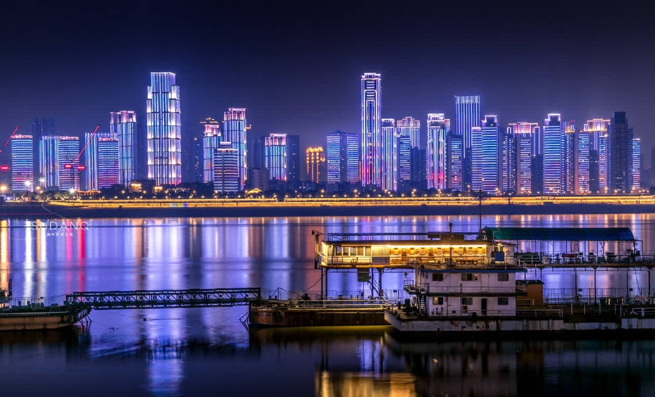 宝湖北真美#   这种城市夜景(江景)在新一线城市是什么水平?