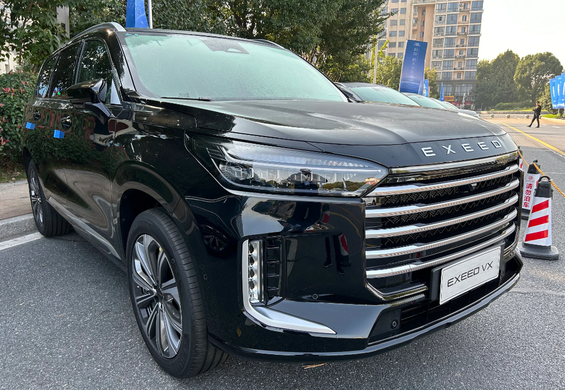 星途揽月国际版开始铺货,月底到店,更换前脸,增加黑色内饰黑色内饰