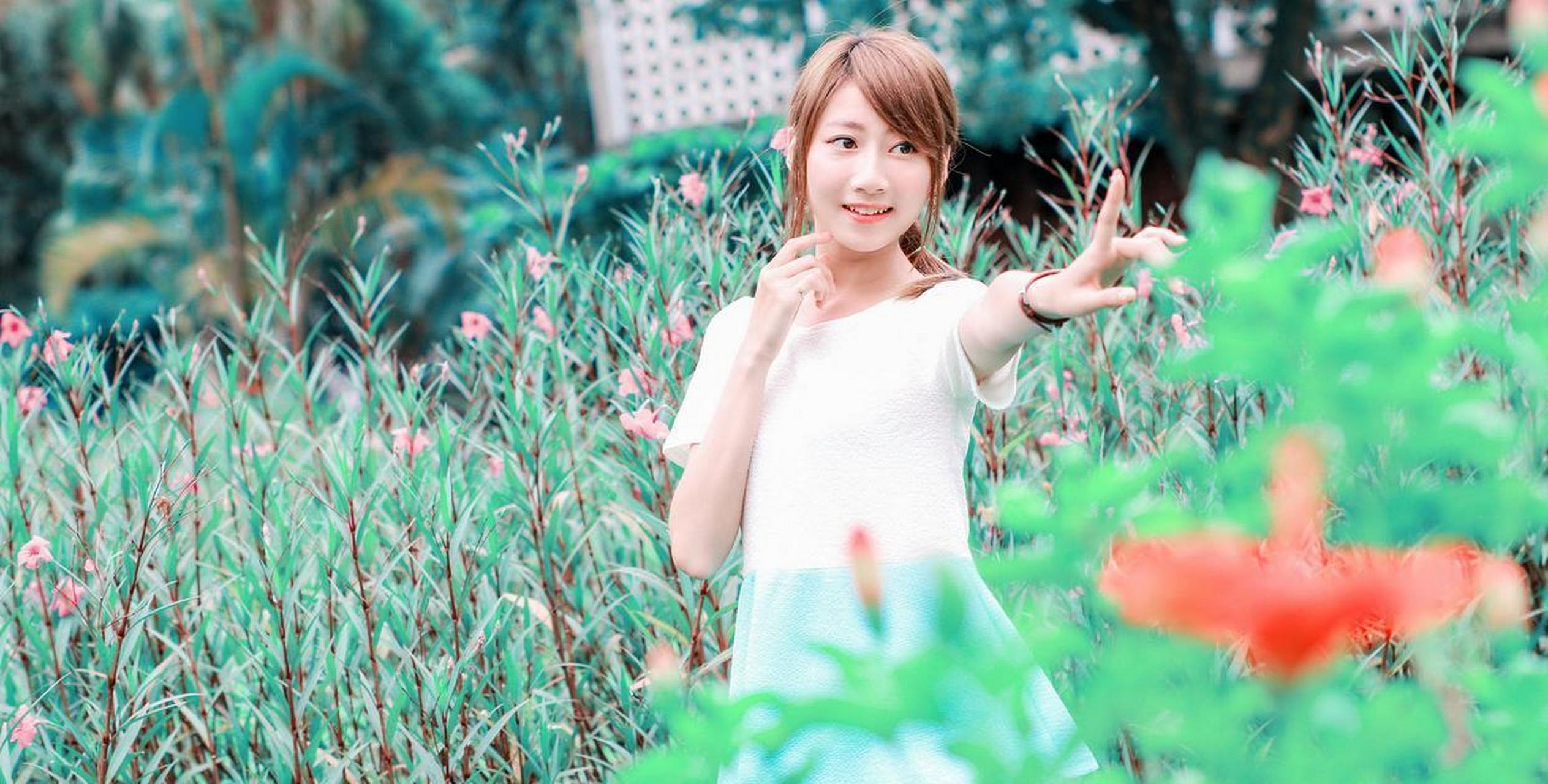 人像摄影美图,清秀可爱的女孩户外唯美写真