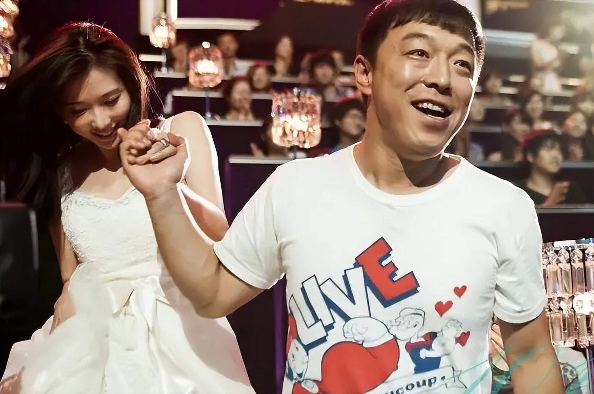 " 某次,林志玲大胆向黄渤问道:"你最喜欢我身体的哪个部位?