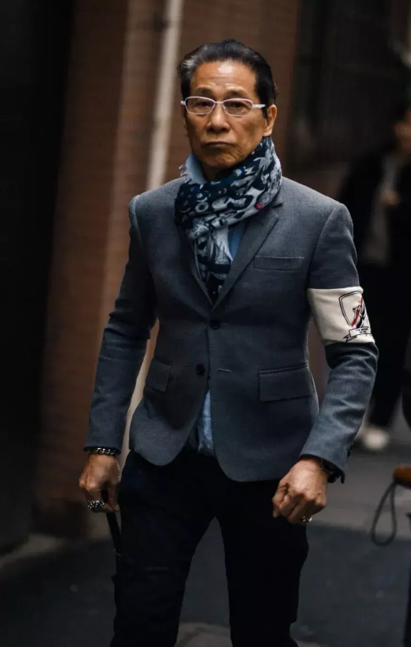 上海不愧为中国第一时尚之都,普通的街拍,不乏痞帅痞帅的老克勒,还有