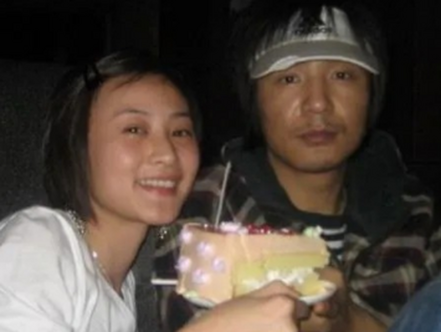 有一回,朴树让妻子吴晓敏下楼买包烟,左等右等也不回来,朴树也没给