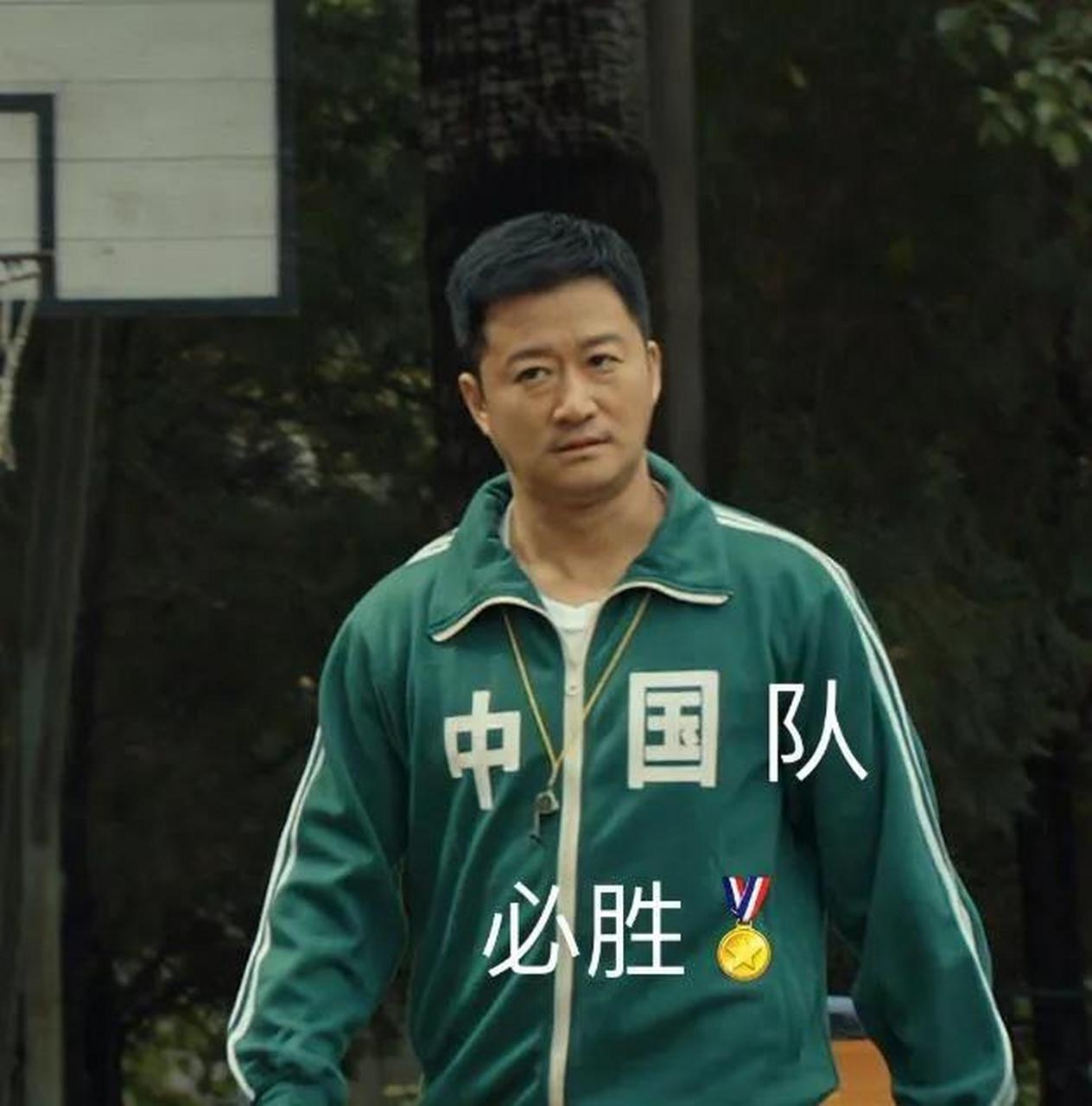 结果出席某场活动中,吴京使用苹果手机拍照的行为被曝光,瞬间骂声