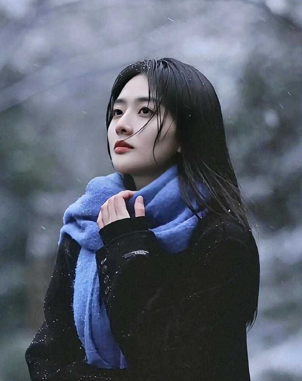 高贵冷艳冬天里的美人#雪中美女穿搭