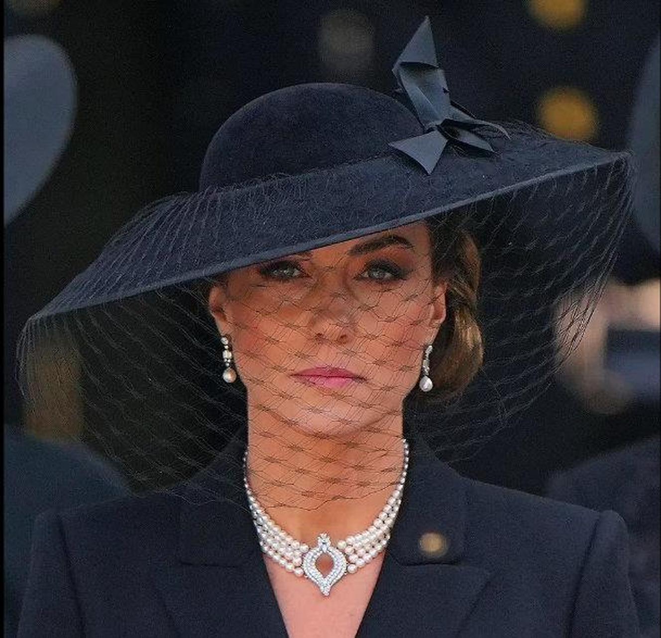 用黑色礼帽回应!