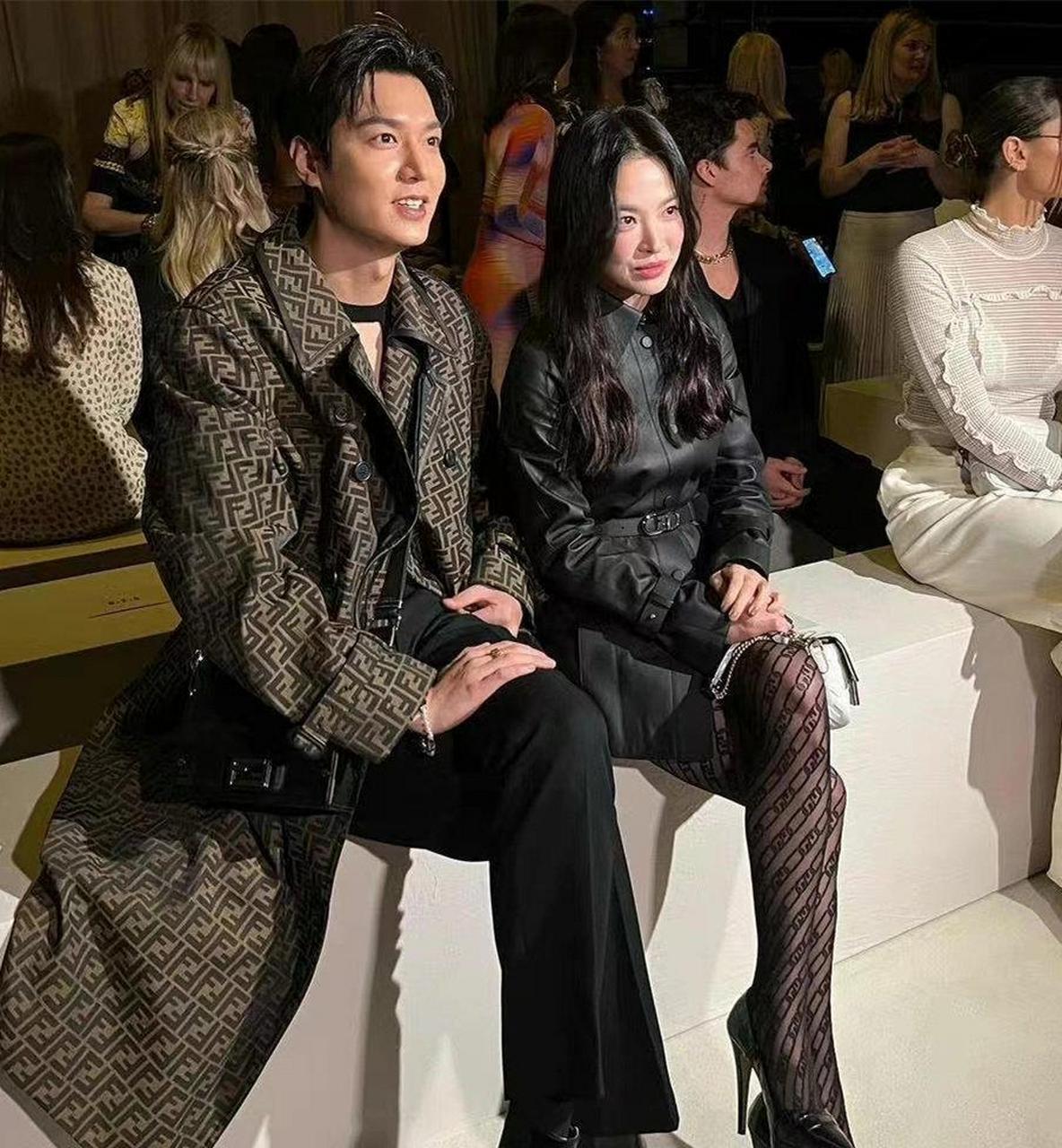 宋慧乔李敏镐坐在一起看秀,好养眼,fendi好会选代言.