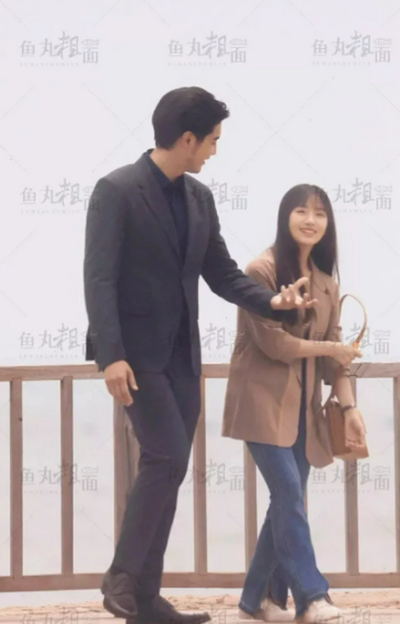 感觉卜冠今应该身高注水了,这身高差起码40cm吧.