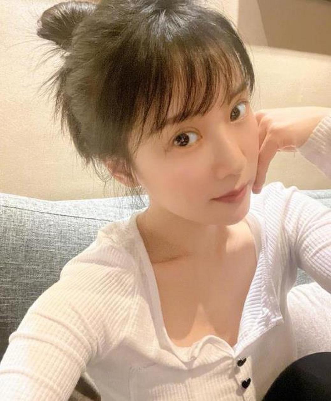 李念怀三胎好精致,耳环项链价值不菲.  她过上了海藻的生活!