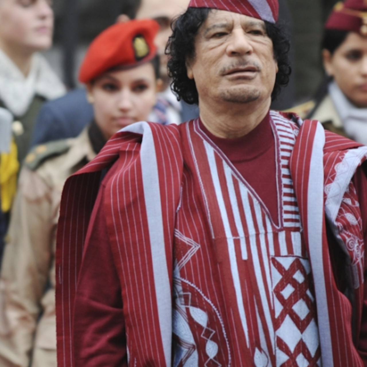 卫队  卡扎菲雇佣了一批女保镖,被西方媒体称为亚马逊卫队 amazonian