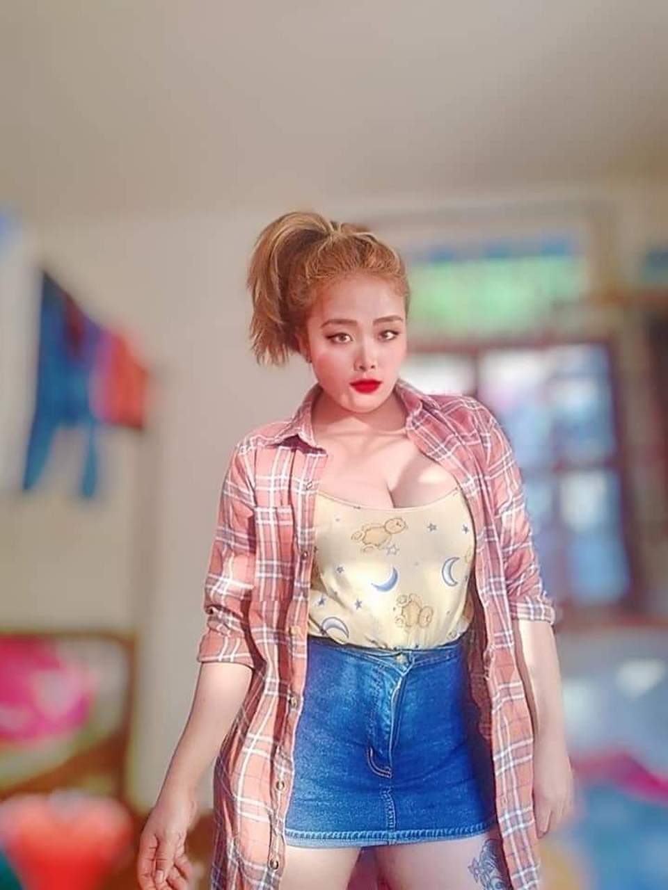 缅甸姑娘拍照 美若天仙