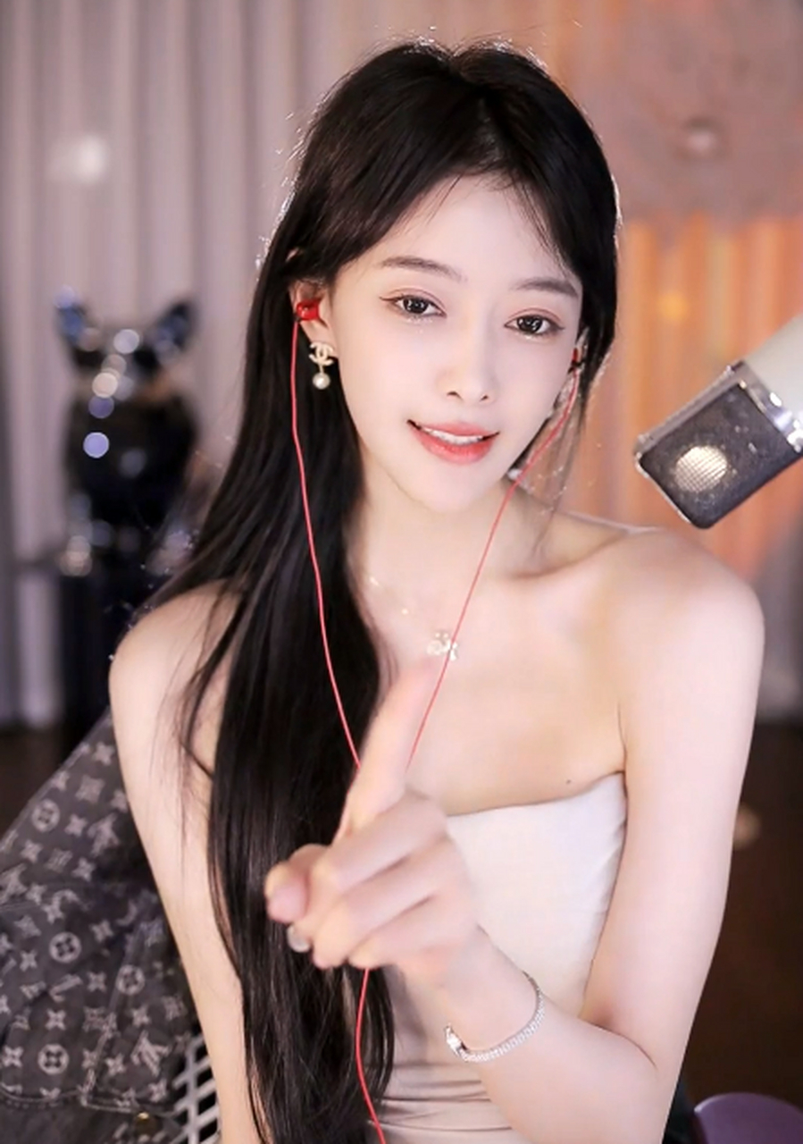 在直播行业中,近日发生了一件耸人听闻的事情:芮甜甜签约国威的费用