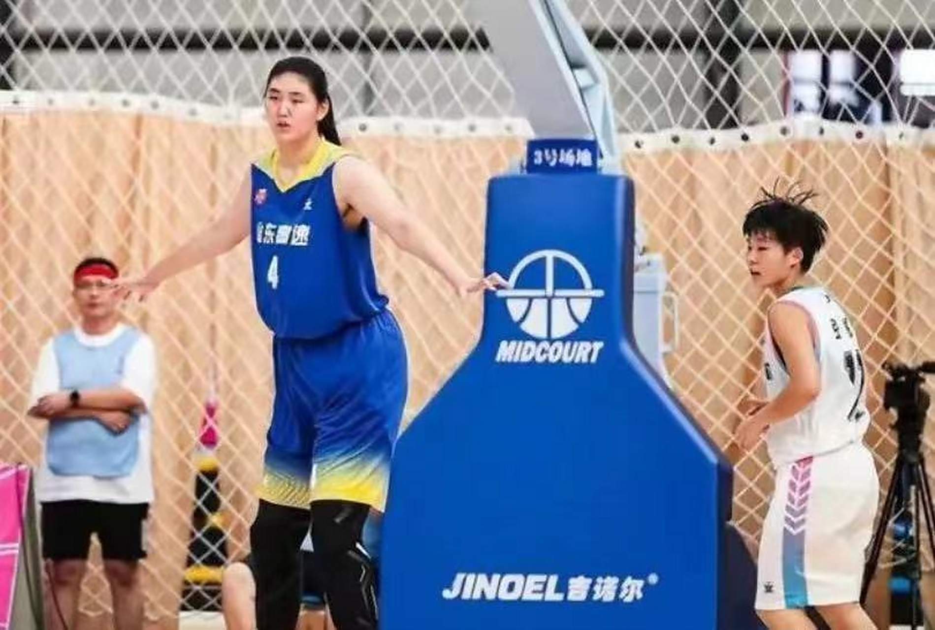 山东女篮2米27小将张子宇半决赛38分 在昨晚结束的全国u17女篮的半