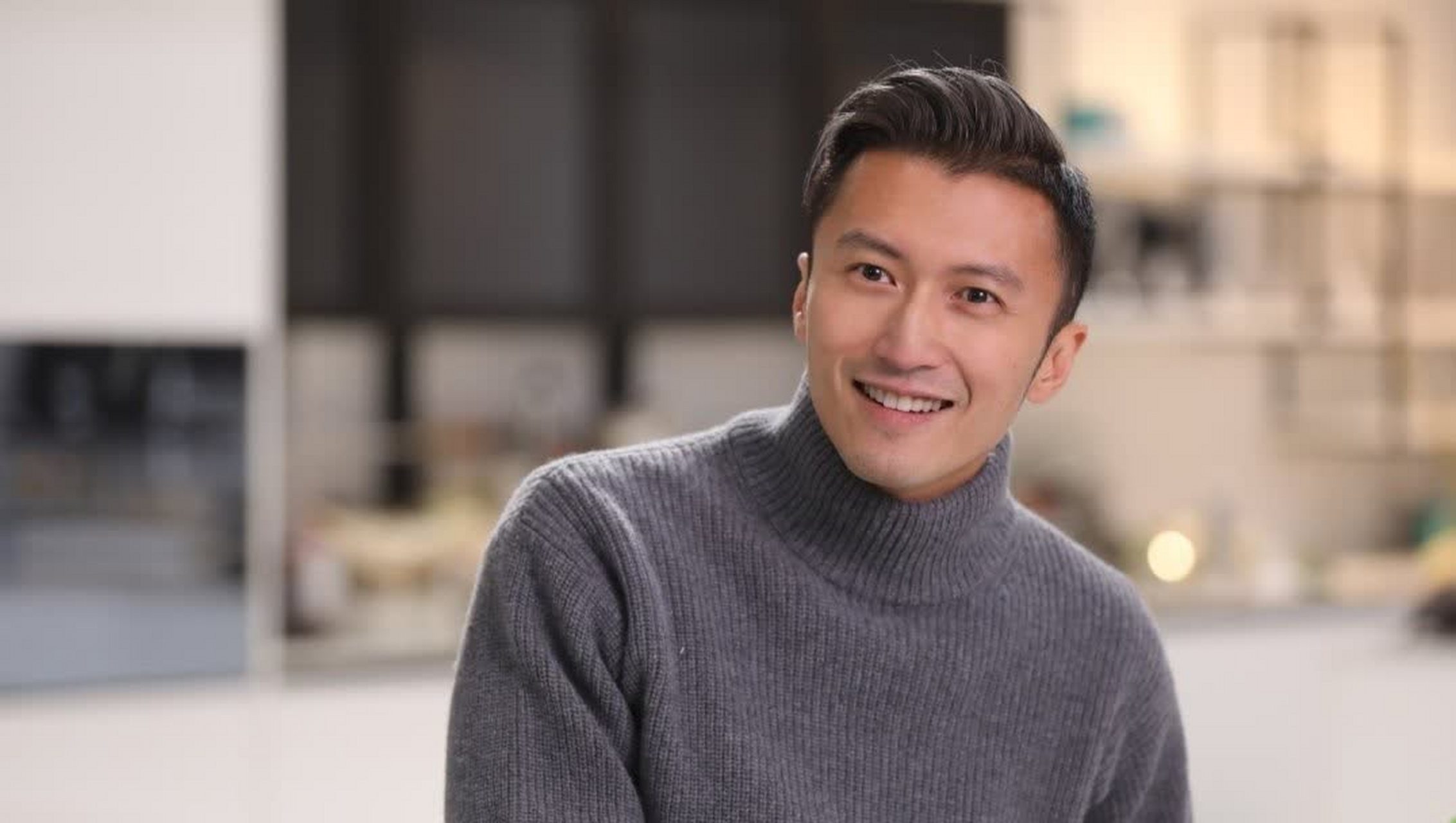 近日,谢霆锋设计的虚拟动漫偶像禅胜男晒出了两张最新照片,并配文