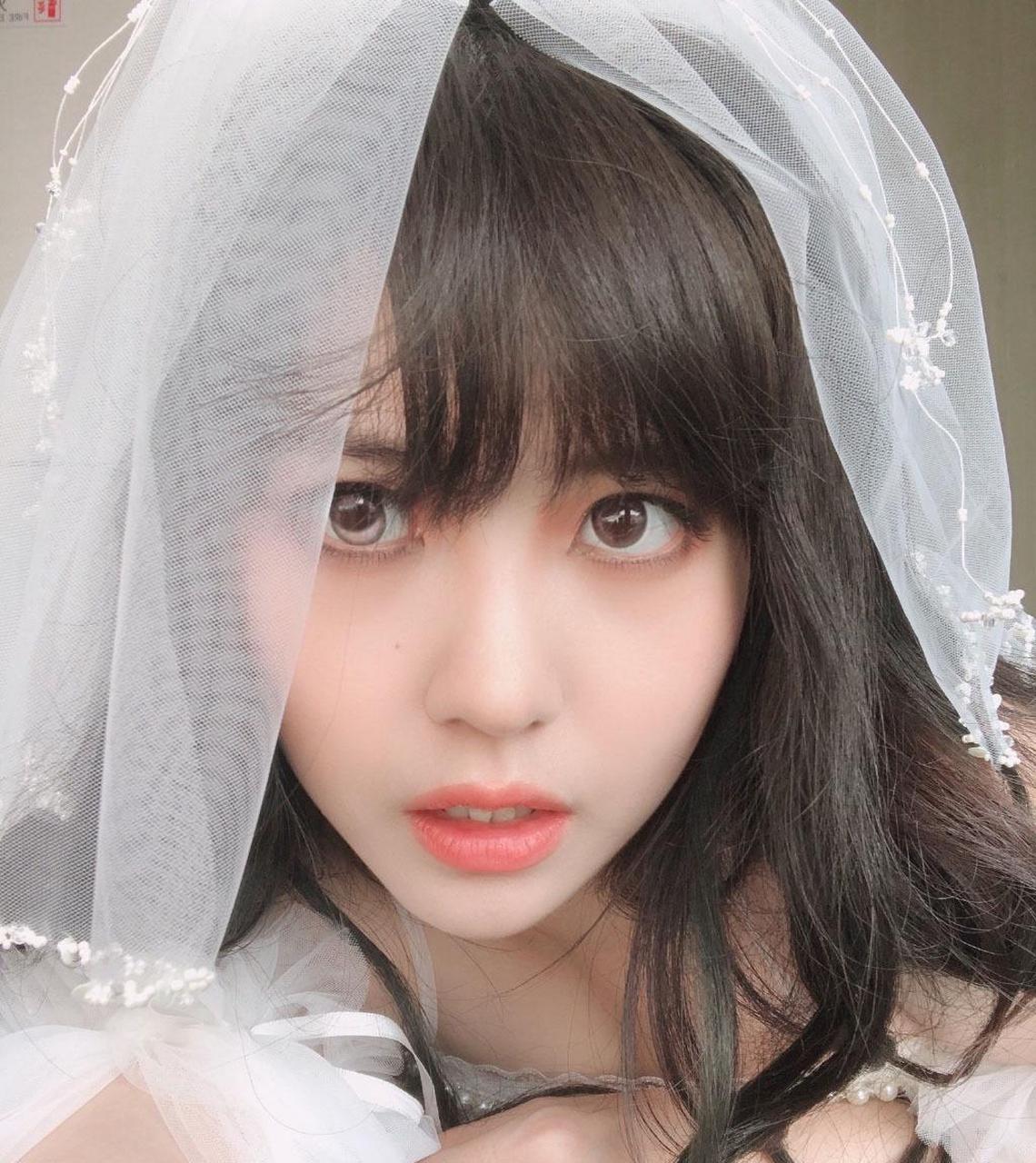 赖美云暗黑新娘风自拍照图片