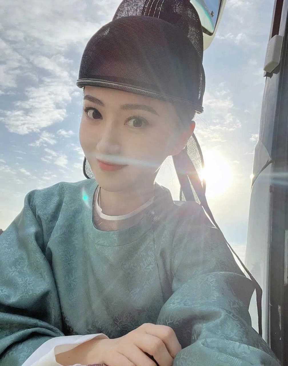 景甜新剧造型,女扮男装还是那么漂亮甜美,但是,造型师是以为咱观众的