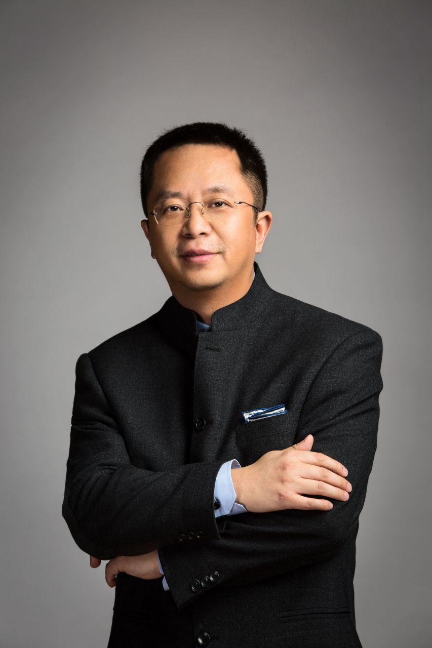 【周鸿祎回应红衣大叔称号,夸马化腾自我修正能力】 据财经网科技报道