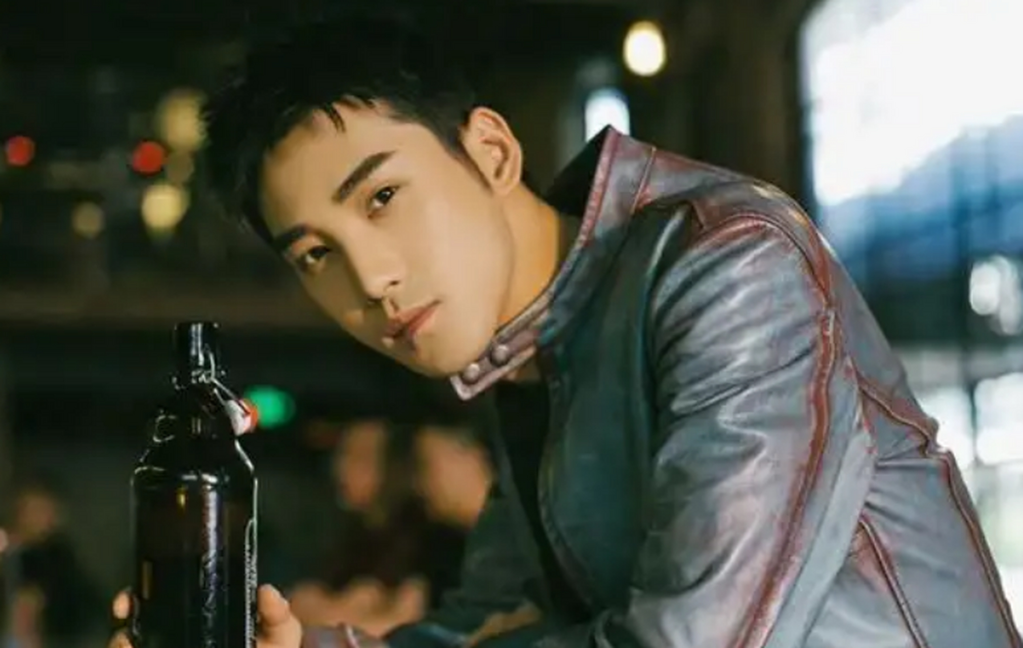 新金牌娱乐观察家发现,最近张慧雯老师和庞瀚辰老师一起同行,引发