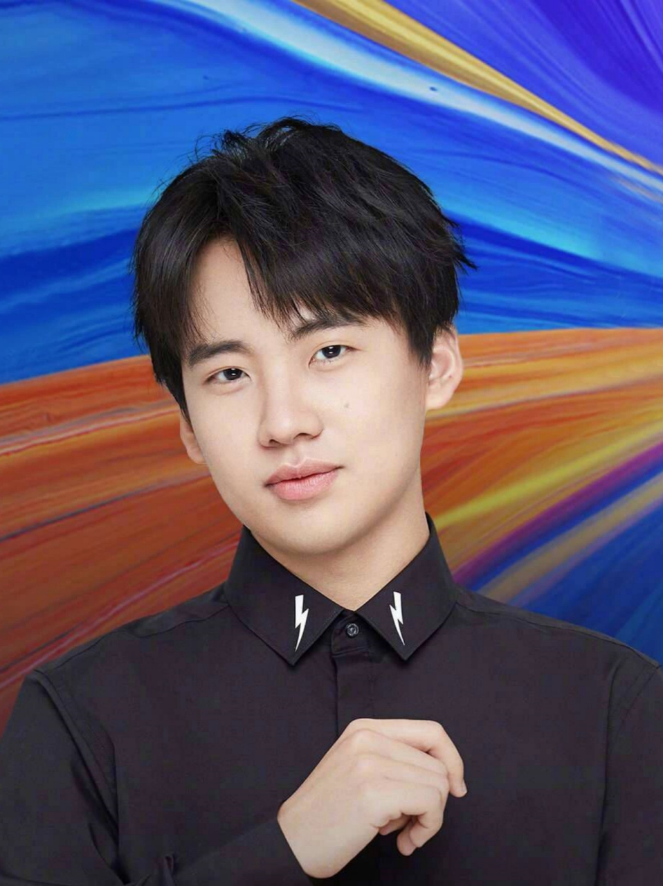 透露个首字母."郭麒麟尴尬的说:"我想想…理想型应该变了吧?