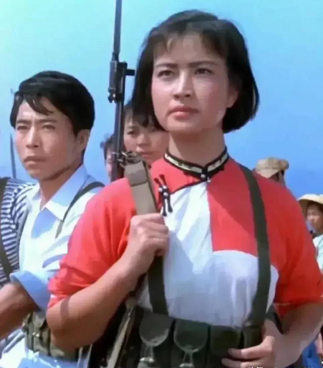 gif创作人# 1976年,刘晓庆在电影《南海长城》中的剧照.