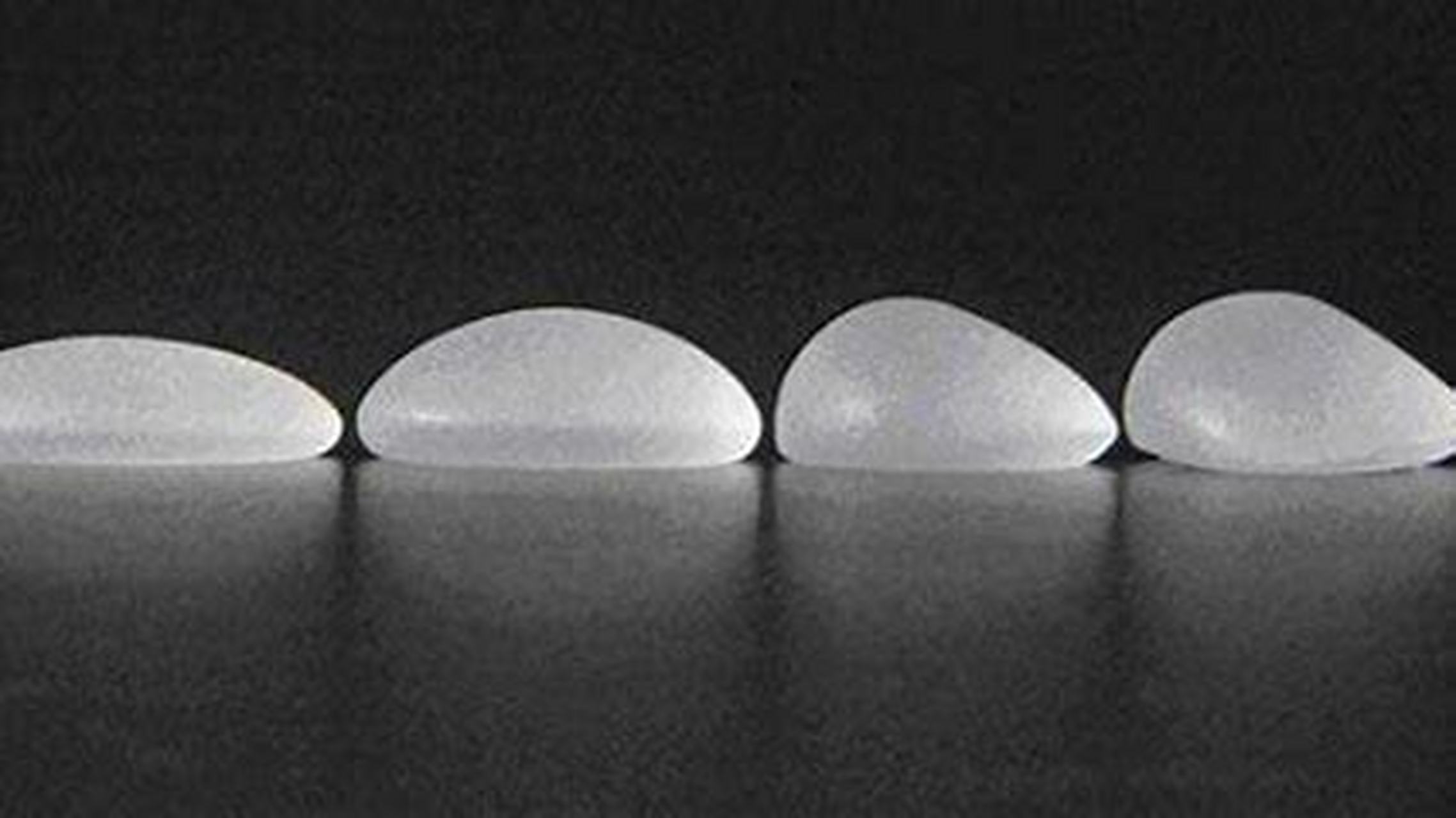 选择水滴型假体像胸下垂?