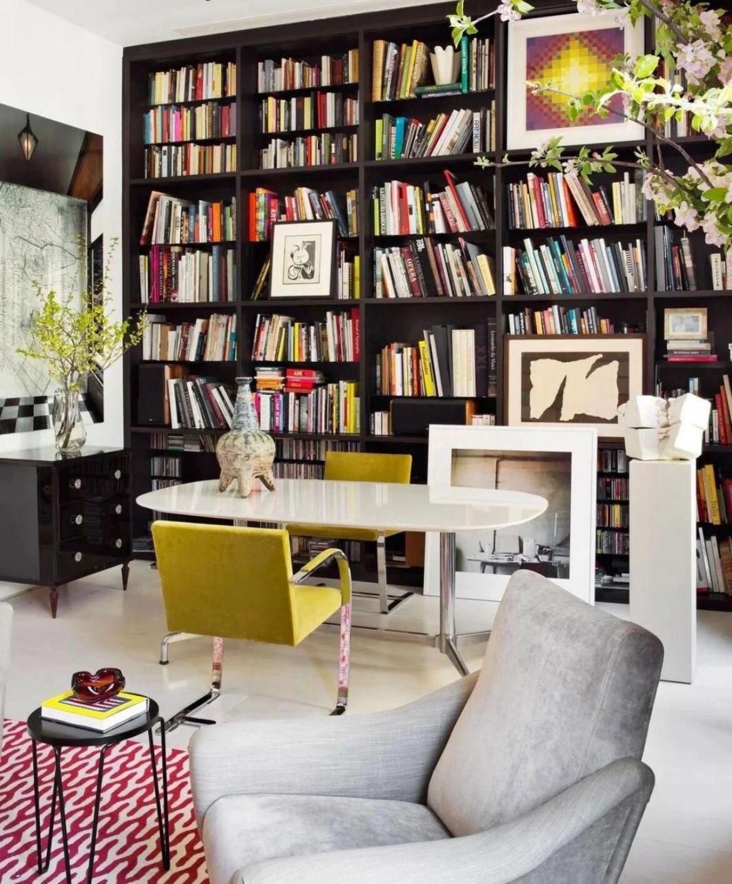 [鲜花]客厅不做造型背景墙,改做大书墙,也太香了吧!