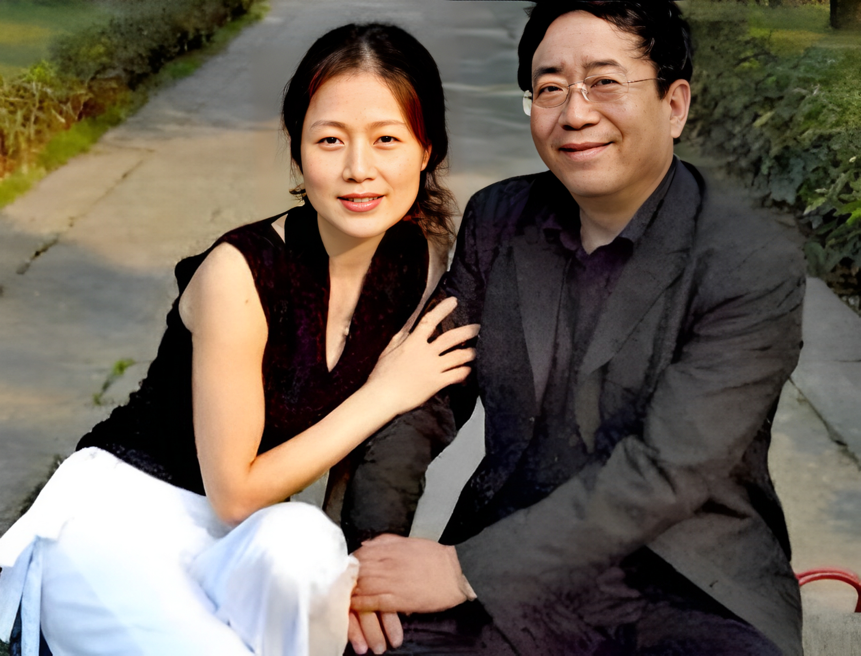 1992年,李红在整理丈夫余秋雨的衣服时,偶然发现了一封余秋雨和马兰的