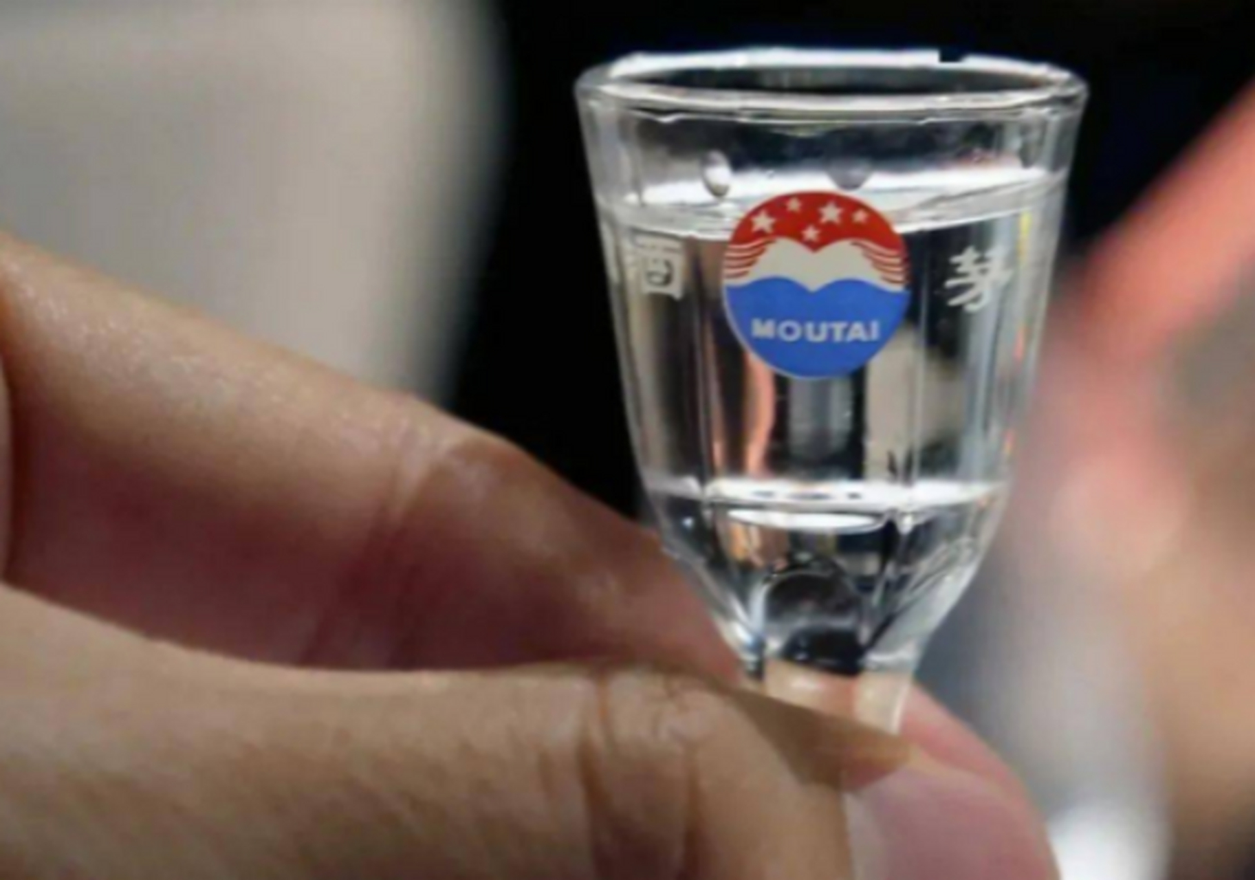 买茅台,赠酒杯只是喝酒用吗?