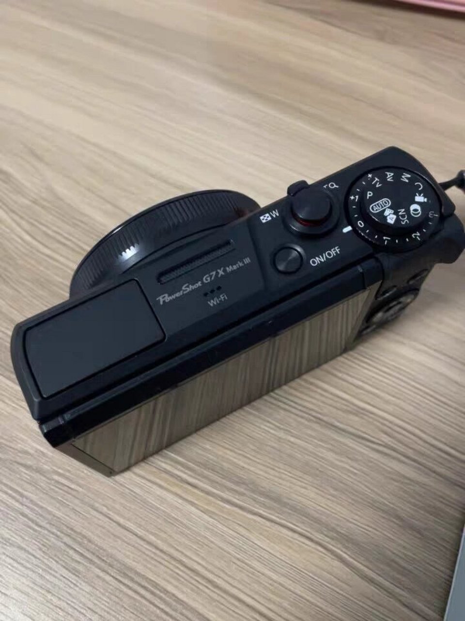 佳能 来啦   佳能公司是一家全球知名的相机制造商,其产品线涵盖了