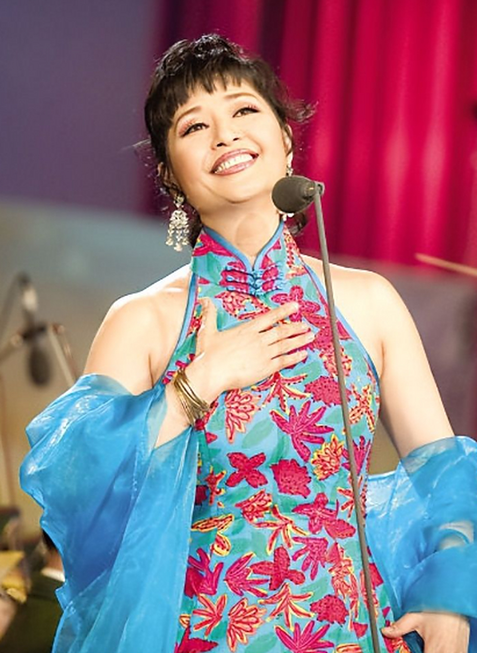 她一直忙于事业,没有时间遇到合适的人,家人也很着急.