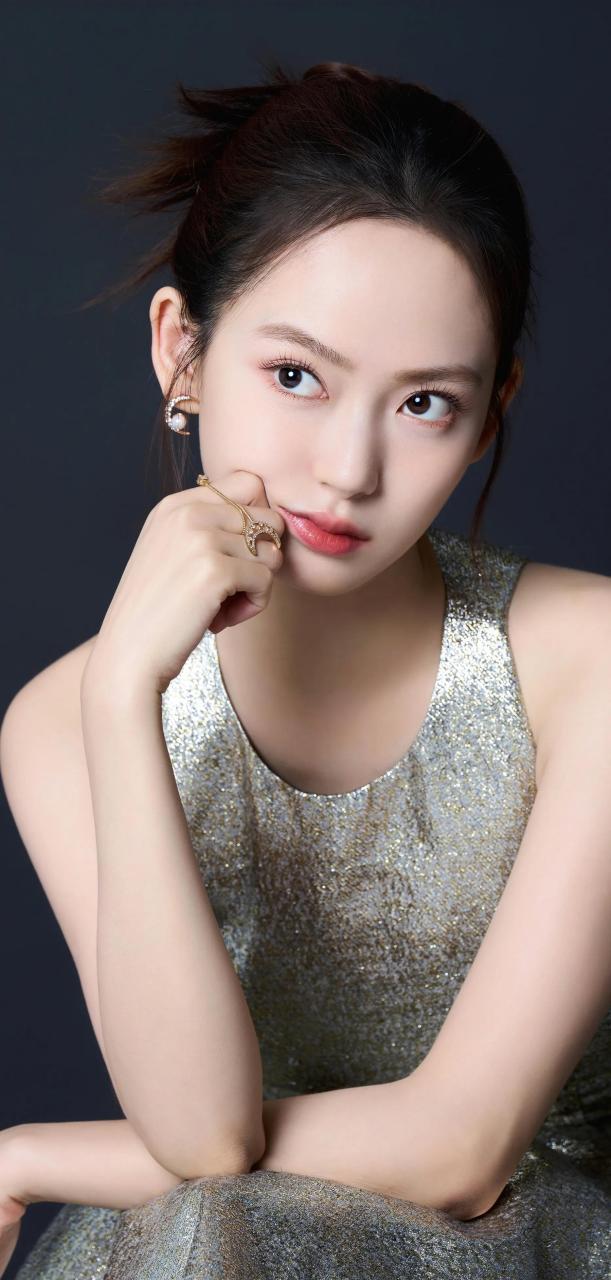 写真馆|《他是谁》之陈雨锶甜美写真