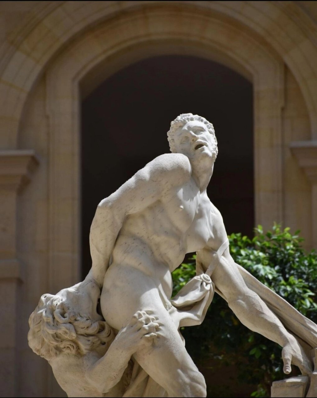 通过对网络资料的深入研究和多平台的探索,我们了解到米隆是一位杰出