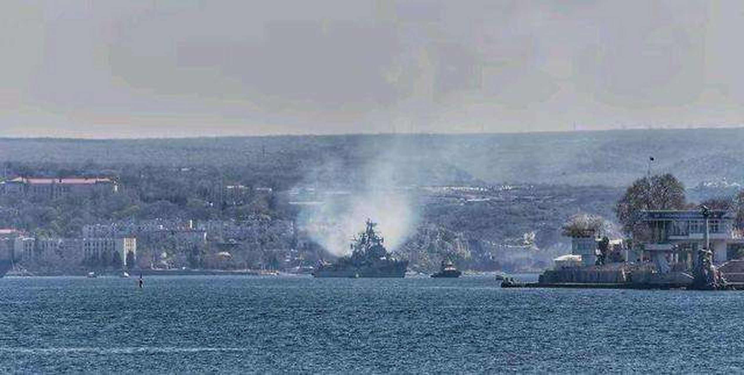 据俄罗斯国防部4日说,俄海军当天击退了乌军无人艇对俄黑海舰队新罗西