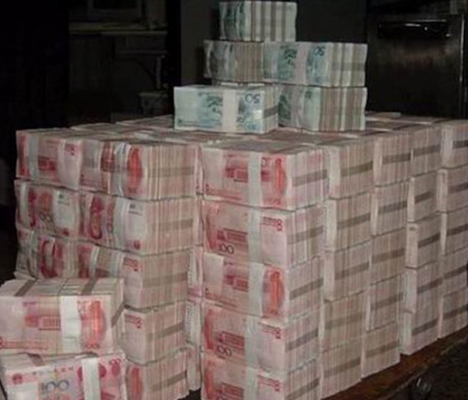 一张一百块看起来很平淡,一大堆一百块加在一起就很惊艳