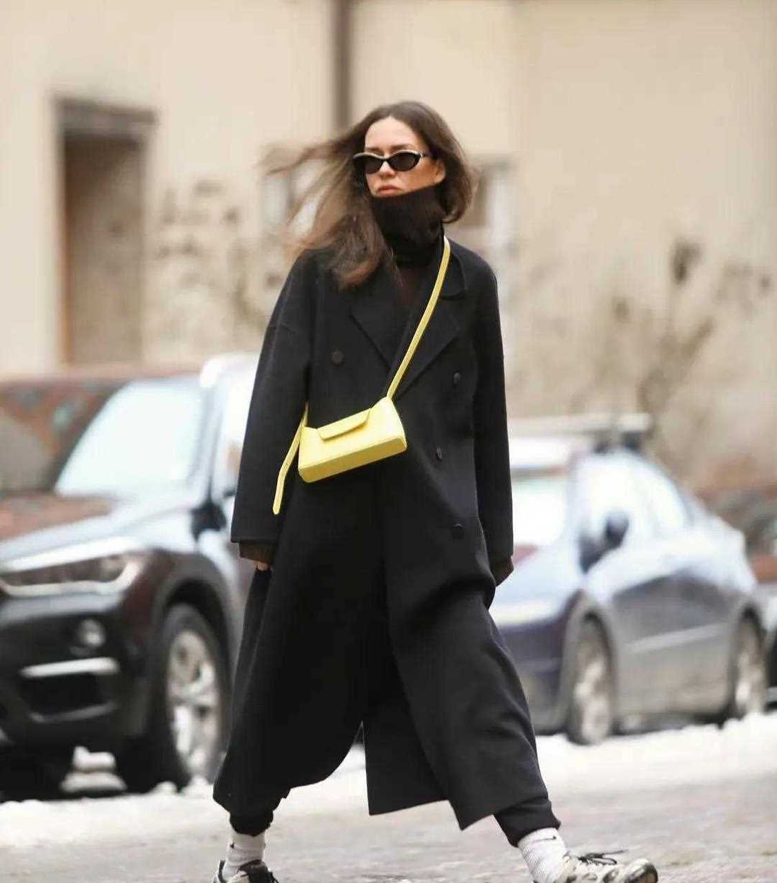 博主caroline blomst的正装运动风混搭术 舒适度满分的穿衣搭配