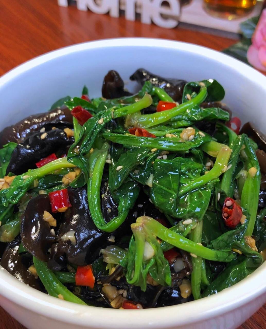 清爽开胃凉菜|凉拌菠菜木耳|||我猜你这几天大鱼大肉的都吃腻了吧,那