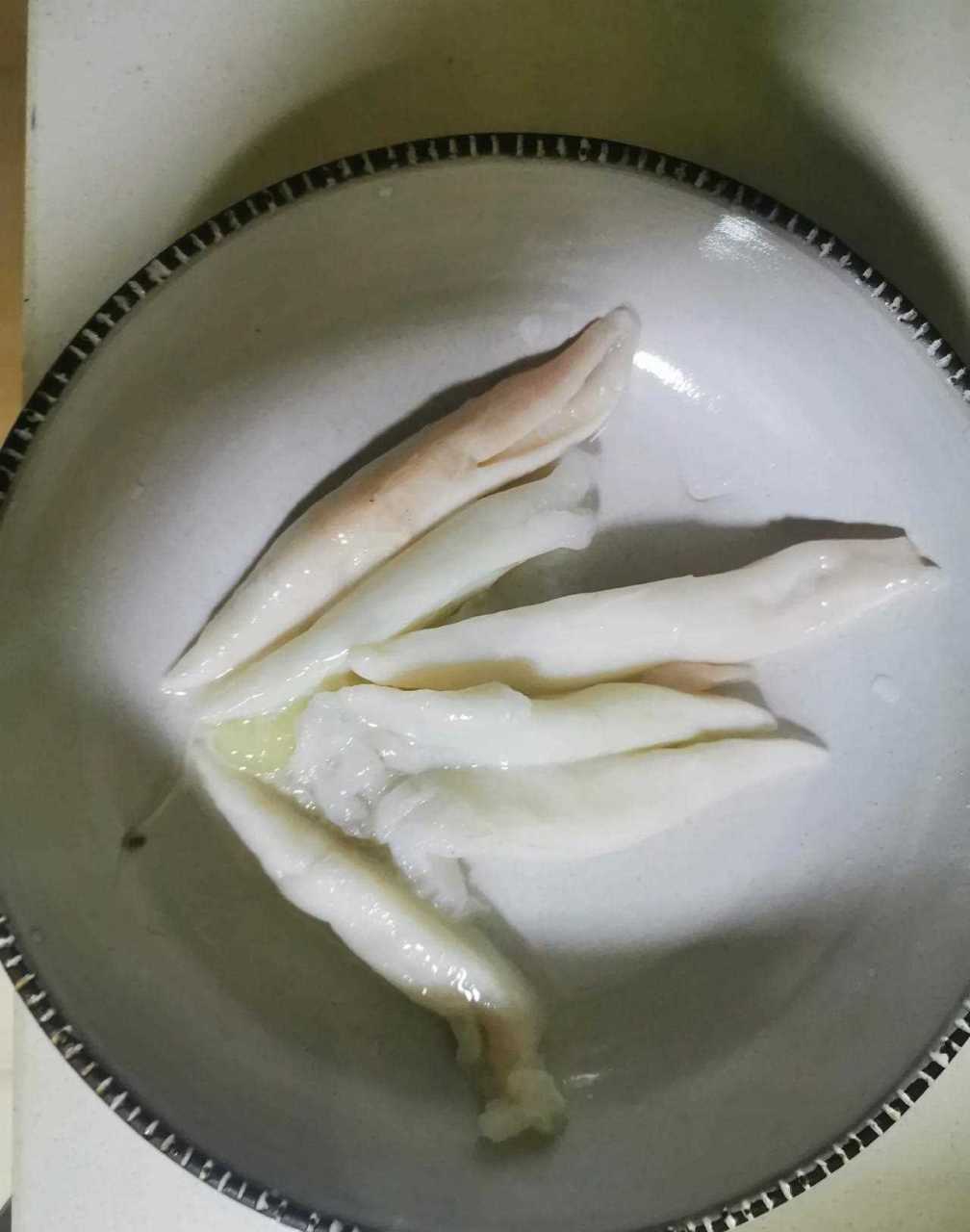 新鲜鱿鱼蛋!十五块钱一盒,约莫半斤