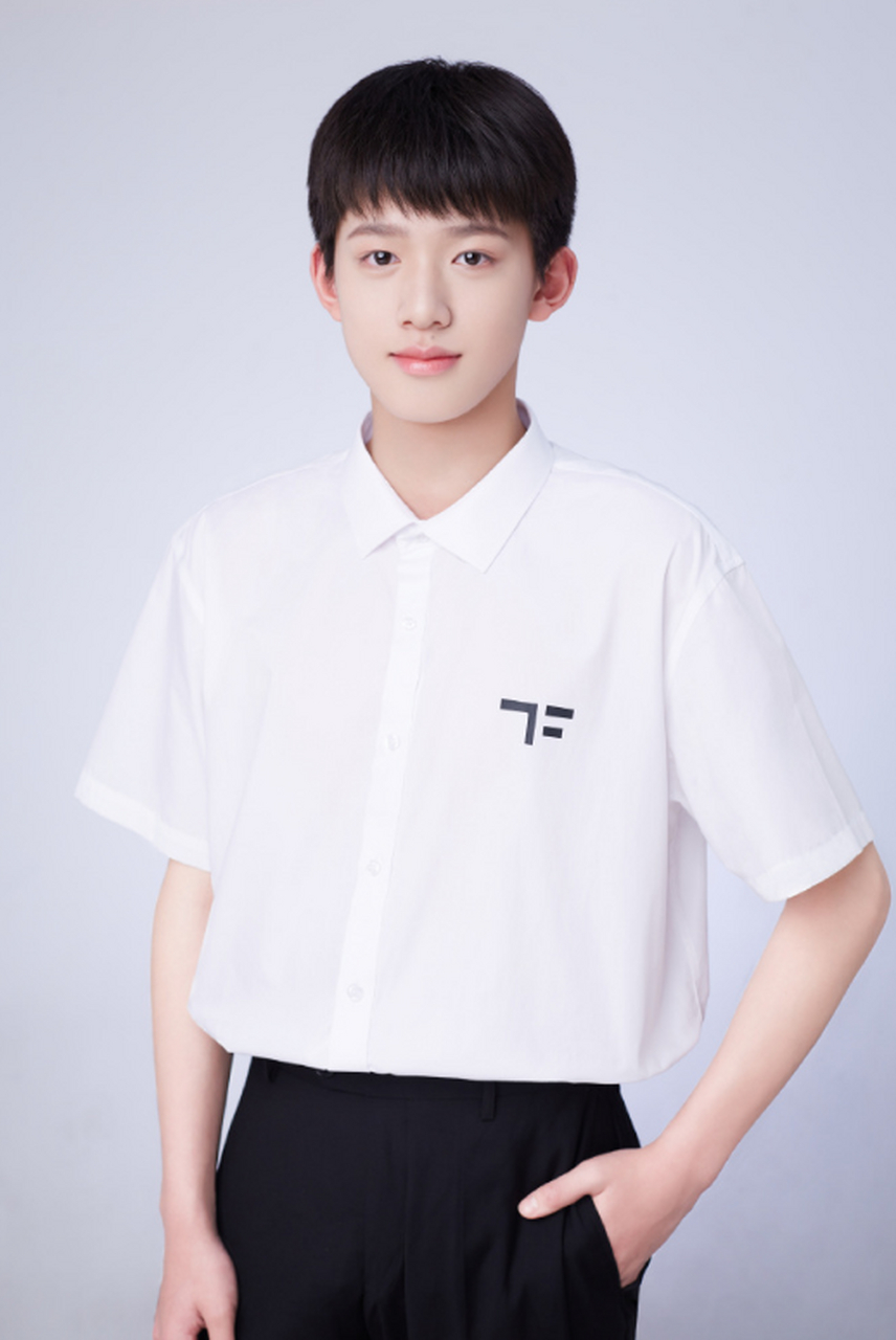 tf四代公式照来了,十七个孩子,不知道最后出道的能有谁 676767