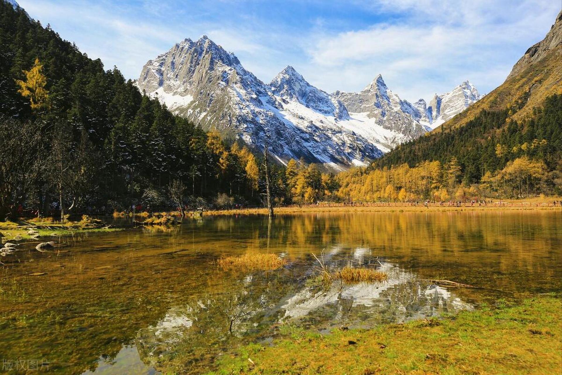 10-11月去九寨沟 黄龙,看绝美秋日山水  国庆想去秋景极美的地方吗?