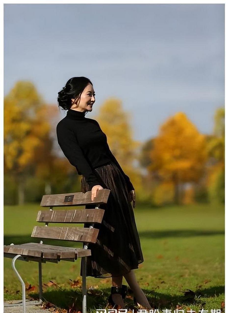 在2022年,任正非先生与他的家人拍了一张罕见的全家福照片.