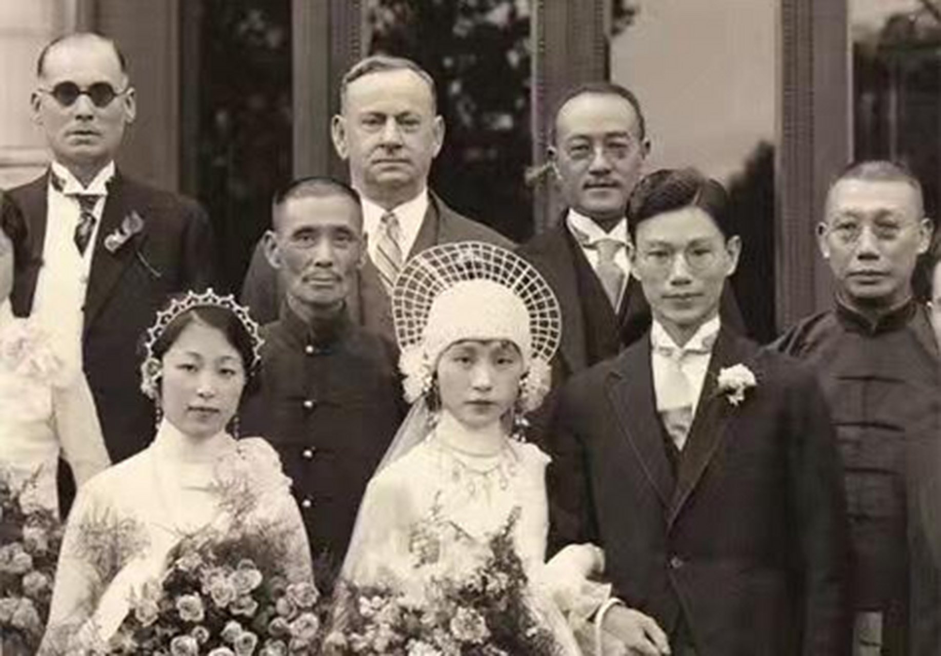 1959年,顾维钧悄悄地溜进严幼韵的房间,不料他的妻子黄蕙兰跟踪在后面