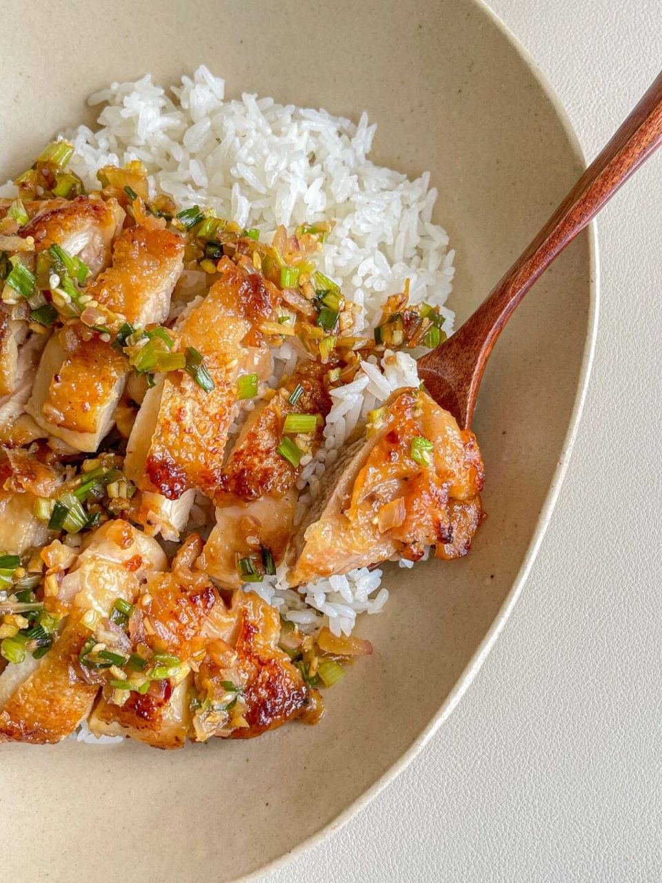 鸡腿去骨中间划几下